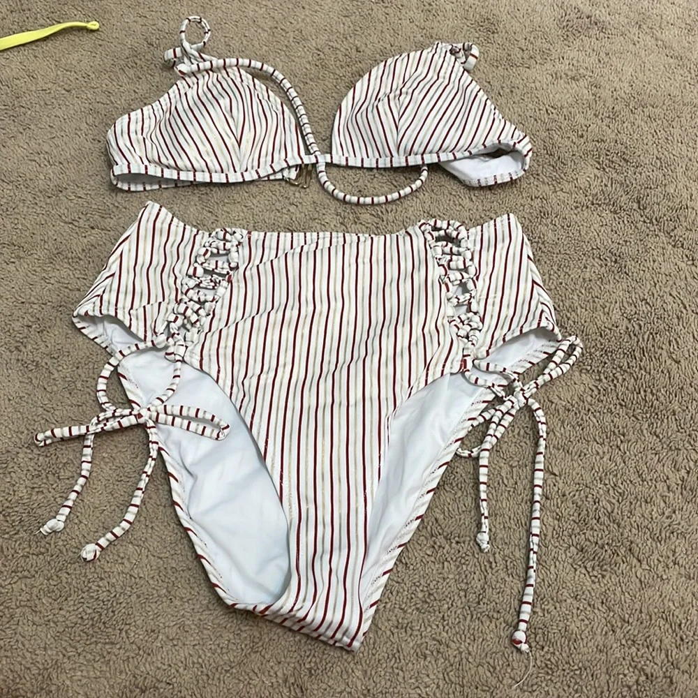 Bathing suits - Picture 10 of 15